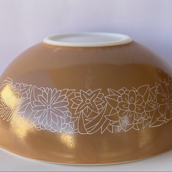 Vintage Pyrex 2L Brown Cinderella Bowl in Woodland Pattern - Picture 8 of 8